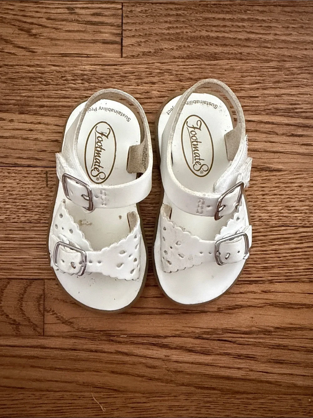 FootMates White Girls Buckle Sandals with Scalloped Straps